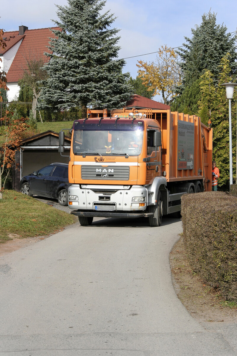 Oranges Müllfahrzeug, Hecklader, Mülllaster, Müllauto, Müllabfuhr