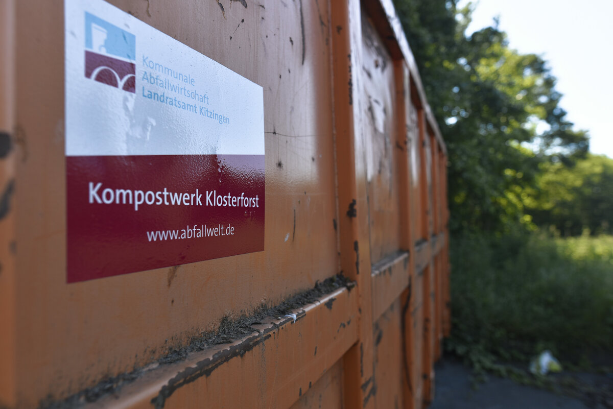 Abrollcontainer im Corporate Design, Aufkleber, Beschriftung Kompostwerk Klosterforst
