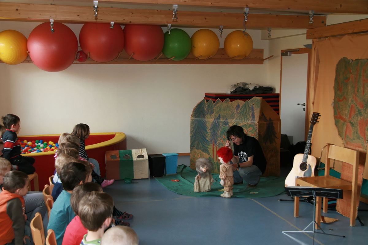 Kinderprogramm, Künstler, Musiker, Vorführung, Vorstellung, Puppen, Gitarre, Luftballons