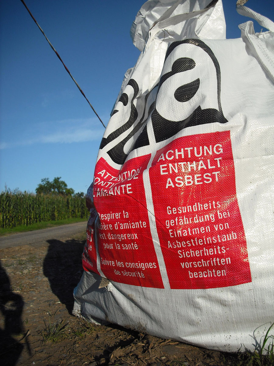 Bigbag (Kunststoffgewebesack) für asbesthaltige Abfälle mit Warnhinweisen: Asbestplatten, Eternitplatten