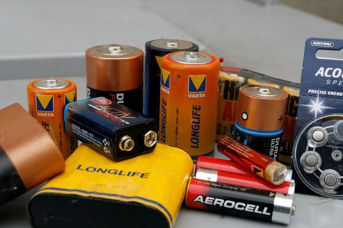 Ein Fall für den Sondermüll: Batterien und Knopfzellen