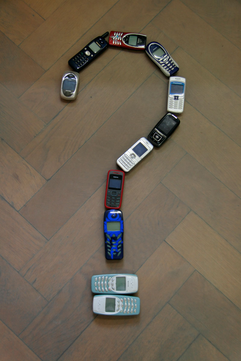 Mobiltelefone (Handys, Mobilfunkgeräte) älterer Bauart: Fragezeichen
