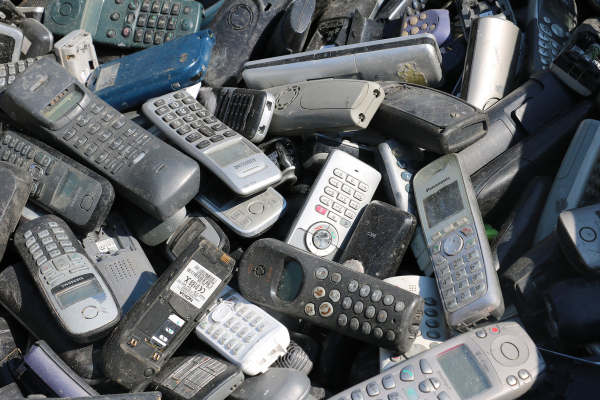 Handys, Mobiltelefone, schnurlose Telefone, E-Schrott, Elektronikschrott