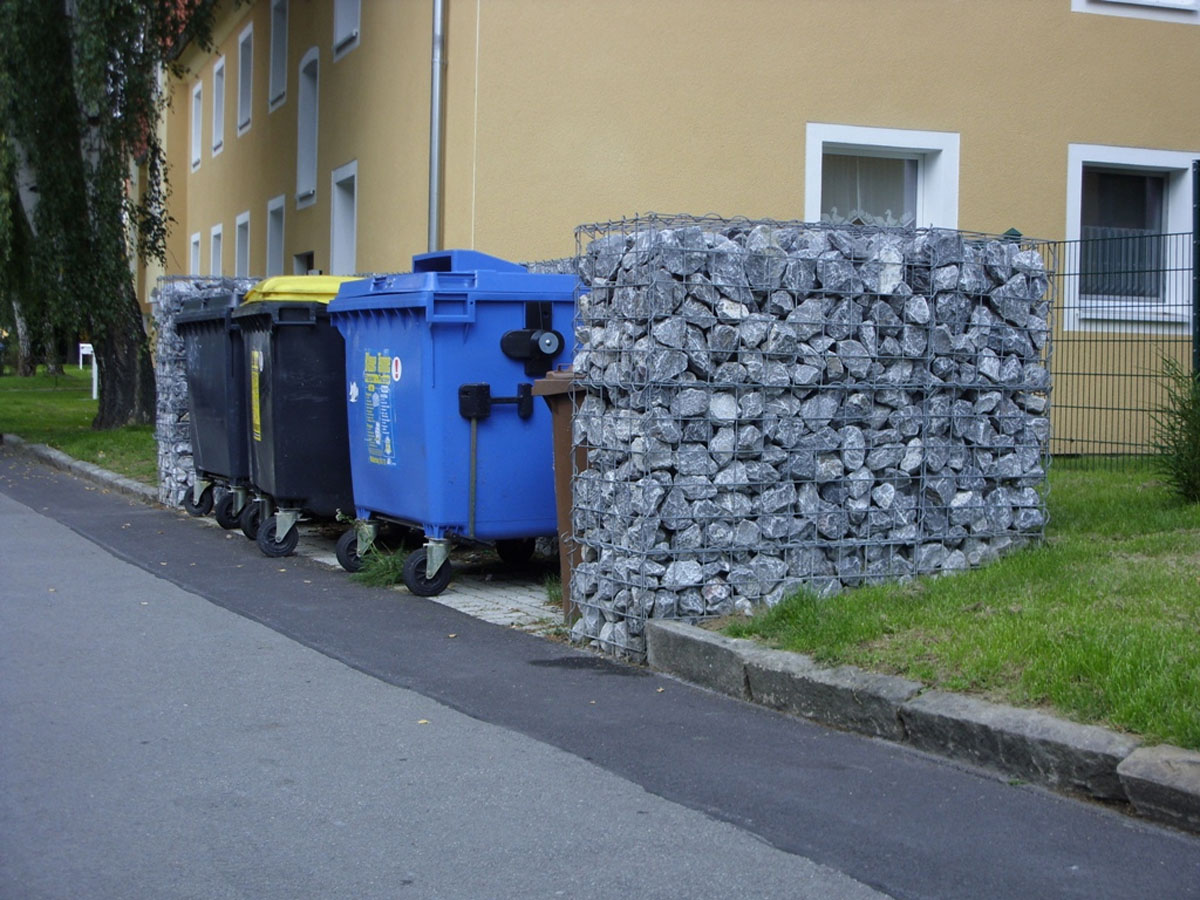 Stein auf Stein: Müllbox mit Restmüllcontainer, Papiercontainer, Gelber Container, Biotonne, Steineinfassung