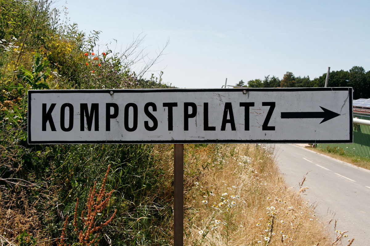 Wegweiser: Schild Kompostplatz