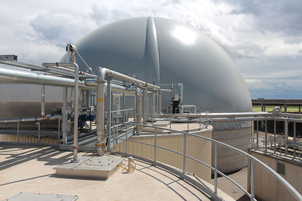Strom und Wärme aus Biomüll: Gasspeicher einer Bioabfallvergärungsanlage, Klimaschutz, Ressourcenschutz