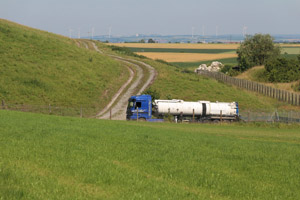 Saugfahrzeug, Saugwagen, Sickerwassertransport, ehemalige Hausmülldeponie, Rekultivierung, LKW, Lastkraftwagen