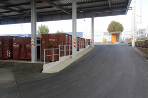 Wertstoffhof, Fahrweg, Rampe, Überdachung, Sammelbehälter