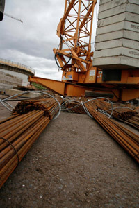 Baustelle, Baumaterialien, Baustoffe, Armierungseisen, Armierungseisenstäbe, Baukran