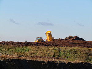 Bauschuttdeponie, Erweiterung, Rekultivierung, Baufahrzeug, Kipper, Erde, Bodenmaterial