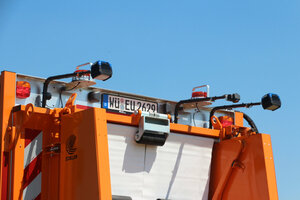 Oranges Müllfahrzeug, Hecklader, Schüttung, Beleuchtung, Mülllaster, Müllauto