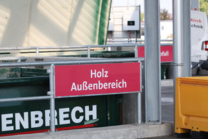 Hinweisschild, Holz, Außenbereich