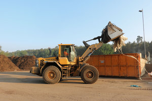 Kunststofffoliensammlung, Verladen, Verladung, Radlader, Container, Silofolien, Plastikfolien, Agrarfolien, Erntekunststoffe