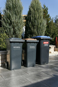 Mülltonnenstandplatz, Mülltonnenstellplatz, Biotonnen, Papiertonnen, Restabfalltonnen