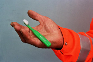 Ausgediente Zahnbürste: Ein Fall für die Restmülltonne