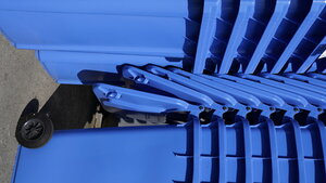 Neue blaue Papiertonnen, Stapel, gestapelt