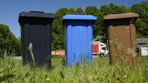 Braune Biotonne, blaue Papiertonne, graue Restabfalltonne, MGB 120 Liter, MGB 240 Liter