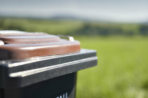 Biotonne, grauer Rumpf, grauer Korpus, brauner Deckel