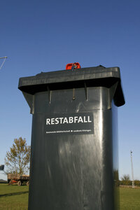 Restabfallbehälter, Schwerkraftschloss, Schlüssel, Aufkleber