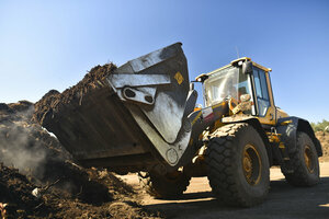 Kompostwerk, Kompostanlage, Kompostmieten, Radlader, Umsetzen