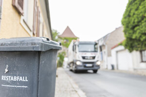 Müllabfuhr, Müllfahrzeug, Restabfalltonne, Hecklader, Mülllaster, Müllauto