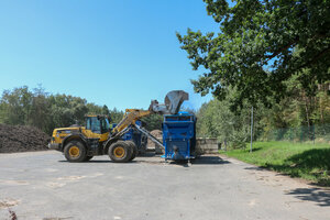 Kompostwerk, Kompostanlage, Radlader, Kompostmieten, Absieben, Siebmaschine, Siebanlage