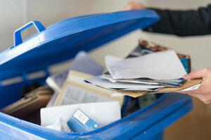 Altpapier, Zettel, Schreibpapier, Prospekte, Papierverpackungen, Papiertonne