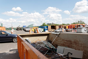 Metallschrottcontainer, Altmetall, Wertstoffhof, Anlieferung, Anlieferer, Personal