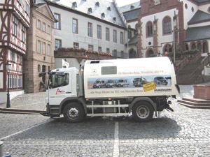 Für eine saubere Stadt: Fahrzeug der Straßenreinigung