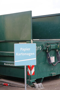 Papierpresse, Wertstoffhof, Hinweisschild, Papier, Kartonagen