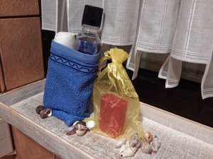 Geschenke abfallarm und umweltfreundlich einpacken: Weihnachten, Feste, Feiern, Schenken, Waschlappen, Seife, Gazebeutel