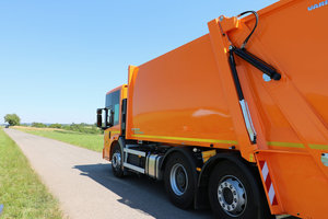 Oranges Müllfahrzeug, Mülllaster, Müllauto, Hecklader