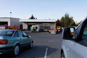 Wertstoffhof mit Annahmegebäude für Sonderabfall, Sammelcontainer