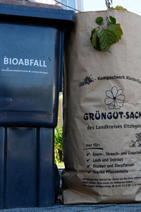 Für organische Abfälle: Bioabfallbehälter (MGB 60 Liter) und brauner Grüngutsack für Grünabfälle