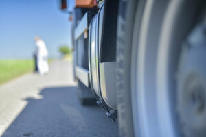 Oranges Heckladermüllfahrzeug, Nahaufnahme, Close-up, Mülllaster, Müllauto