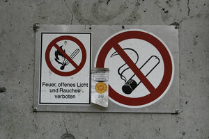 Hinweisschild, Warnschild, Feuer, offenes Licht und Rauchen verboten