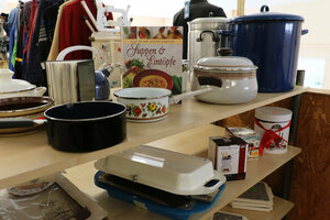 Gebrauchtwarenkaufhaus, Gebrauchtwarenladen, Gebrauchtwarenmarkt, Gebrauchtmöbelmarkt, Secondhand-Kaufhaus, Se­cond­hand-Laden, Töpfe, Küchenzubehör