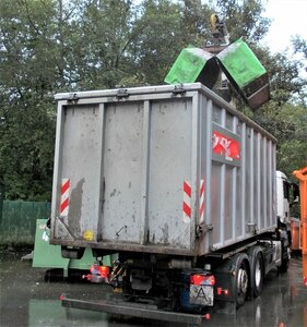 Leerung Glascontainer, Glasiglus, Grünglascontainer, Kran, Sammelfahrzeug