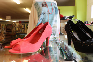 Schuhe, Gebrauchtwarenkaufhaus, Gebrauchtwarenladen, Gebrauchtwarenmarkt, Gebrauchtmöbelmarkt, Secondhand-Kaufhaus, Se­cond­hand-Laden