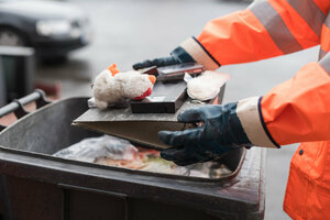 Restabfall, Restabfälle, Musikkassetten, Videokassetten, Stofftiere, Spielzeug, Aktenordner, Hygieneartikel, Damenbinde