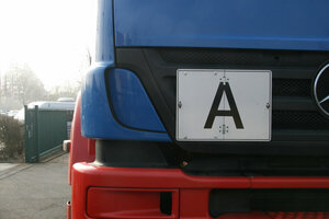 A-Schild, Abfall-Schild, Abfall-Warntafel, A-Tafel, LKW, Lastkraftwagen, Container-LKW
