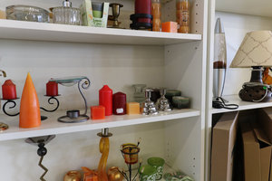 Kerzen, Kerzenständer, Gebrauchtwarenkaufhaus, Gebrauchtwarenladen, Gebrauchtwarenmarkt, Gebrauchtmöbelmarkt, Secondhand-Kaufhaus, Se­cond­hand-Laden
