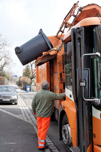 Restmüllabfuhr, Restabfallabfuhr, Müllabfuhr, Müllwerker, Müllfahrzeug, Seitenlader, Lifter, Leerung, Entleerung