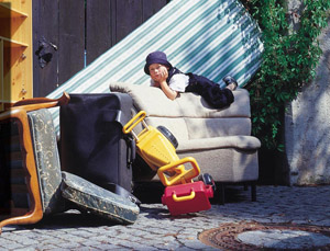 Kind & Sperrabfall: Matratze, Sofa, Koffer, Sessel, Holzregal, Tretbulldog