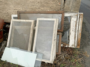 Holzfenster, Fensterrahmen, Fensterglas, Flachglas