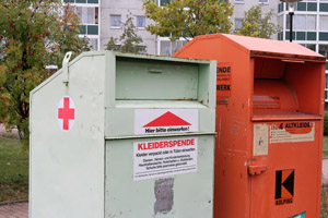 Altkleidercontainer: Wertstoffcontainer für gebrauchte Kleidung, Textilien, Schuhe, Federbetten, Wolldecken, Haushaltswäsche