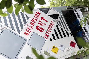 Mobile Problemabfallsammlung, Sondermüllsammlung, Schadstoffmobil, Sondermüllmobil, Giftmobil, Problemmüllmobil, Warnschilder, Hinweistafeln