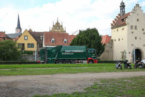 Hecklader-Müllfahrzeug