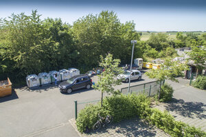 Wertstoffsammelstelle, Glascontainer, Metallcontainer, Dosencontainer, Bauschuttcontainer, Kleidercontainer, Anlieferung, Luftbild, Luftaufnahme