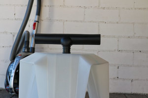 Kunststoffhocker, Plastikhocker, Staubsaugerdüse, Staubsaugerzubehör aus Recyclingkunststoff, stoffliche Wiederverwertung